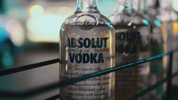 Absolut Vodka Flasche Titelbild zum Thema Absolut Flaschengrößen auf sammlerflasche